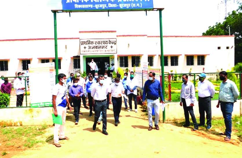 एक्शन में कलक्टर: पटवारी व सचिव को किया निलंबित, इस बात पर शिक्षकों, डॉक्टर व स्वास्थ्य कर्मियों का घर से दूर ट्रांसफर करने कहा एक्शन में कलक्टर: पटवारी व सचिव को किया निलंबित, इस बात पर शिक्षकों, डॉक्टर व स्वास्थ्य कर्मियों का घर से दूर ट्रांसफर करने कहा