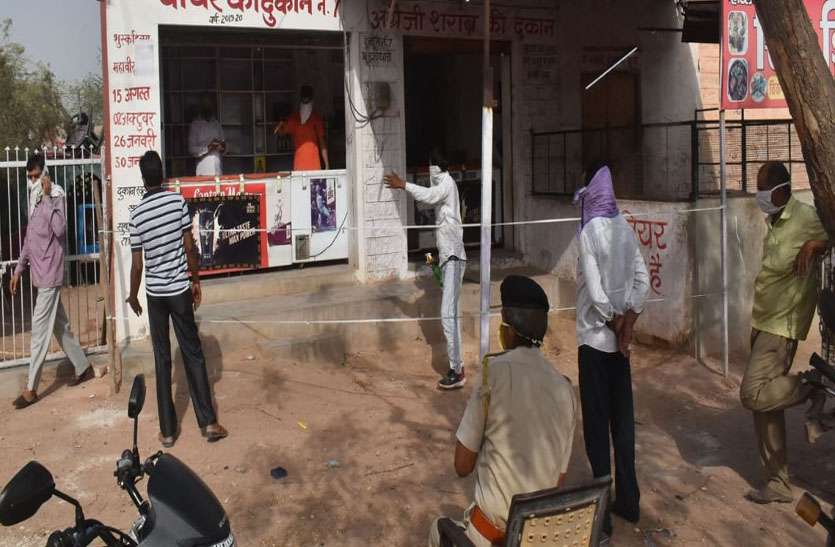ठेकेदारों के चांदी काटने पर लगा लॉक तो महकमे ने खास प्रबंध ही कर दिए लॉक rajexcise:ठेकेदारों के चांदी काटने पर लगा लॉक तो महकमे ने खास प्रबंध ही कर दिए लॉक