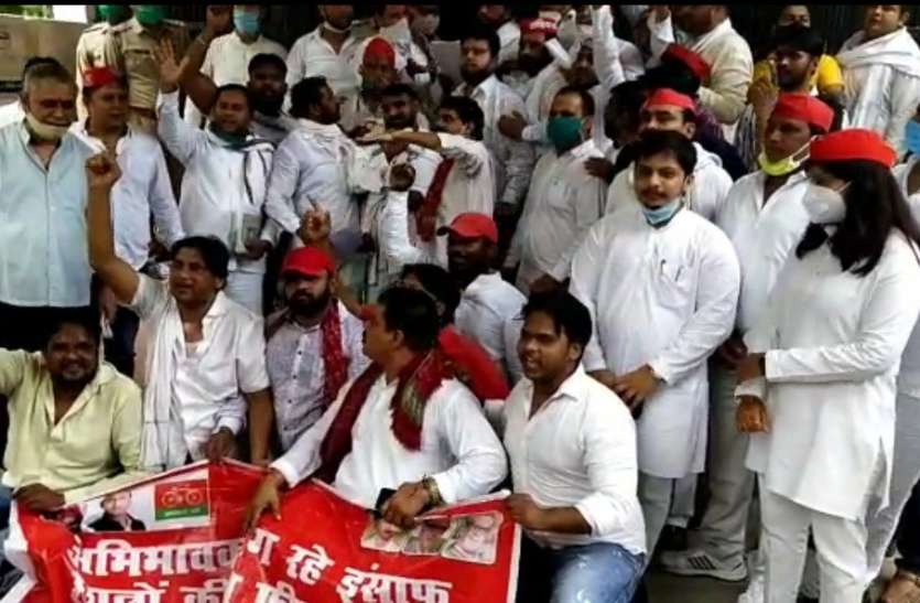 ghazibad.jpg सपाईयों ने दी आंदाेलन की चेतावनी राज्यपाल काे भेजा ज्ञापन