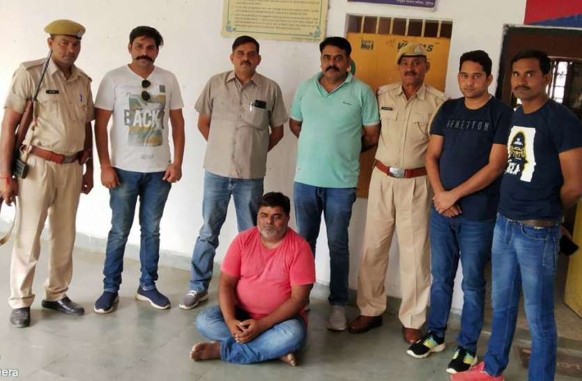 हजारों लोगों से करोड़ों रुपए हड़प कर भागा जालसाज मध्यप्रदेश से पकड़ा हजारों लोगों से करोड़ों रुपए हड़प कर भागा जालसाज मध्यप्रदेश से पकड़ा