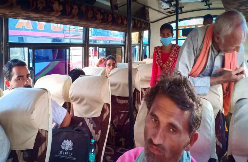 Traveling by bus became difficult समय पर नहीं मिलती बस, किराया भी दोगुना