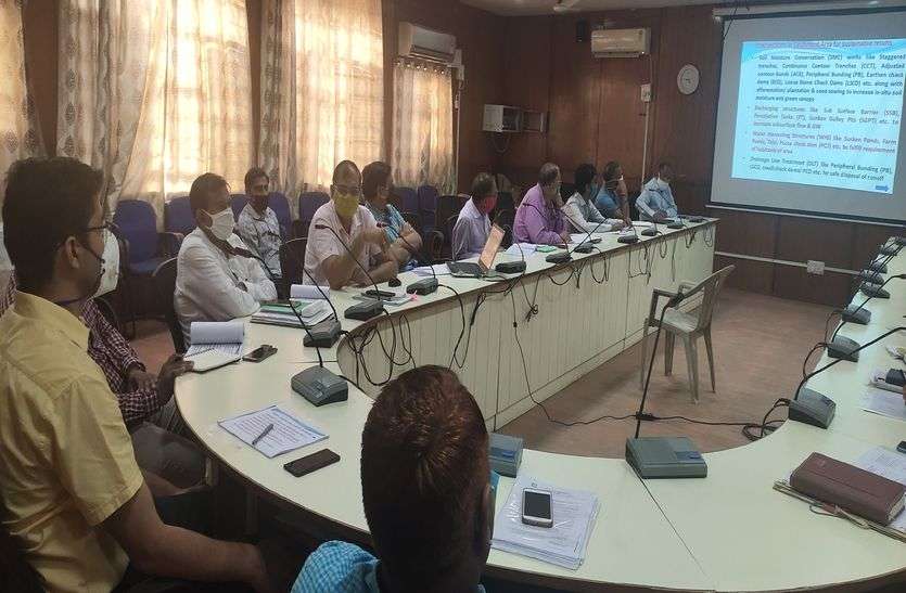करौली की भद्रावती नदी की सूरत संवारने को बनाई जा रही यह ठोस कार्ययोजना करौली की भद्रावती नदी की सूरत संवारने को बनाई जा रही यह ठोस कार्ययोजना