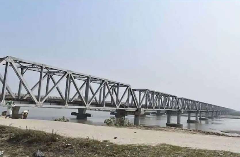 kosi_mahasetu_train_02.jpg