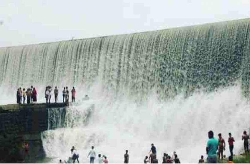 क्योटी जलप्रपात पिकनिक मनाने UP से MP के इस जिले में आए 6 युवक जलप्रपात में डूबे
