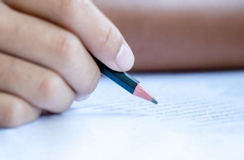 सोशल डिस्टेंश के साथ 3628 छात्रों ने दी हायर सेकंडरी पूरक परीक्षा 12th board exam : सोशल डिस्टेंश के साथ 3628 छात्रों ने दी हायर सेकंडरी पूरक परीक्षा
