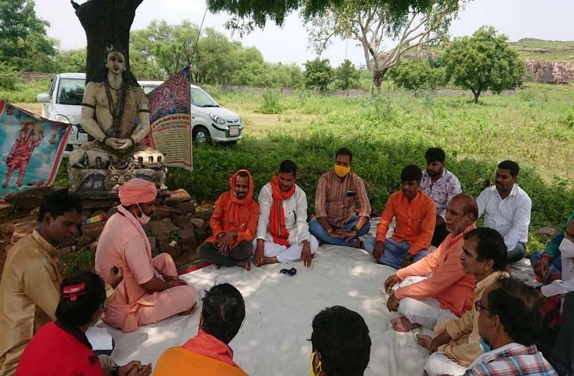 गोरखधंधा शब्द के इस्तेमाल पर प्रतिबंध लगाया जाए, नहीं तो नाथ योगी समाज करेगा आंदोलन नाथ योगी समाज खफा, कहा— गोरखधंधा शब्द के इस्तेमाल पर प्रतिबंध लगाया जाए