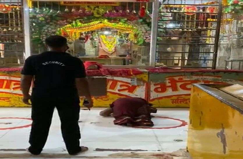 पौने छह महीने बाद खुला जीणमाता मंदिर, प्रदेशभर से पहुंचे श्रद्धालु पौने छह महीने बाद खुला जीणमाता मंदिर, प्रदेशभर से पहुंचे श्रद्धालु