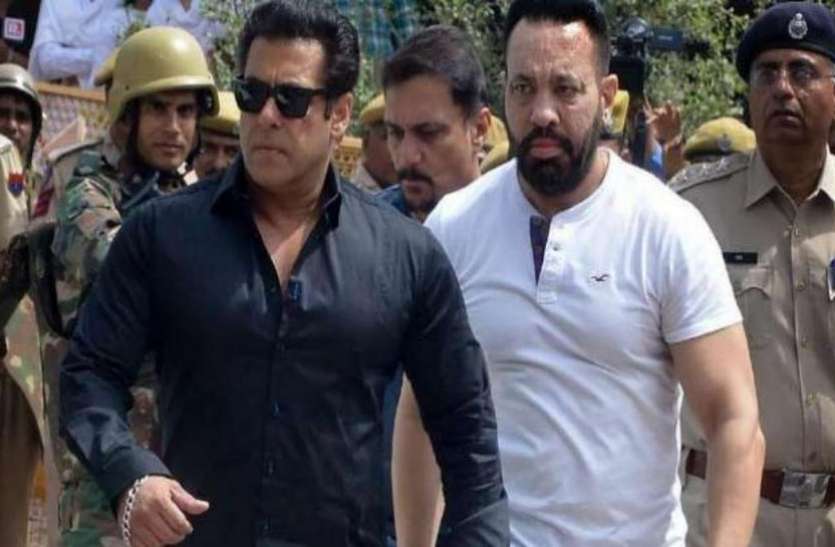 सलमान खान की बढी़ मुसीबतें, काले हिरणों के शिकार मामले में 28 सितम्बर को कोर्ट में उपस्थित होकर भरने होंगे मुचलके सलमान खान की बढी़ मुसीबतें, काले हिरणों के शिकार मामले में 28 सितम्बर को कोर्ट में उपस्थित होकर भरने होंगे मुचलके