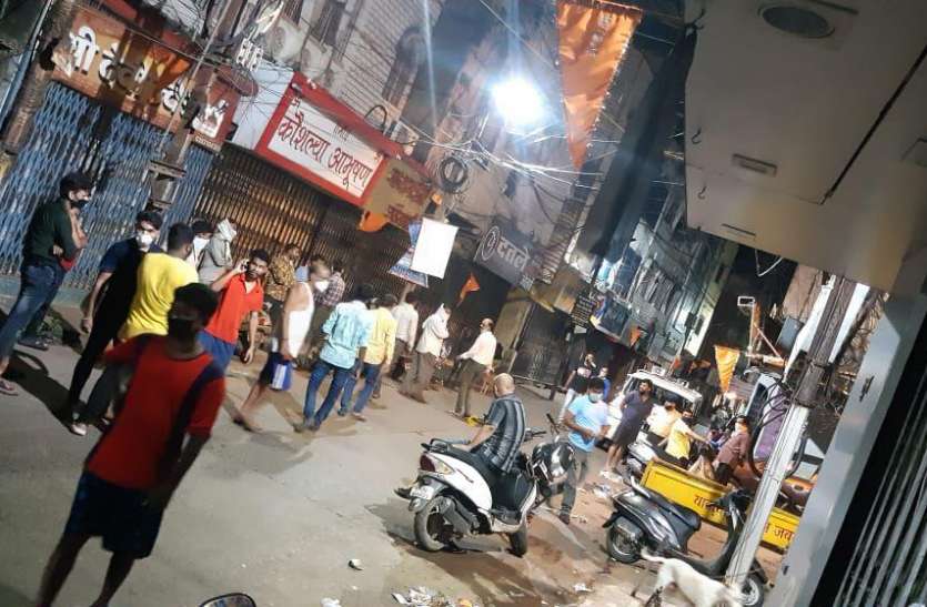 suiside.jpg युवती की फोटो पर माला चढ़ाया और सराफा कारीगर झूल गया फंदे से