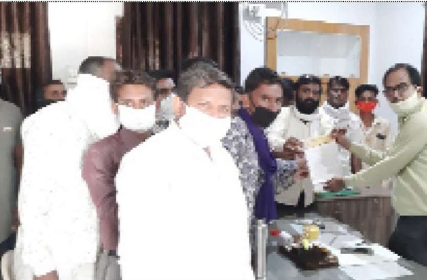मांगों को लेकर वार्ड पंचों ने दिया विकास अधिकारी को ज्ञापन मांगों को लेकर वार्ड पंचों ने दिया विकास अधिकारी को ज्ञापन