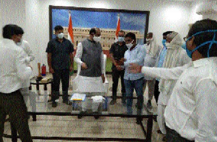 लोकसभा अध्यक्ष को बताई फसल खराबे की स्थिति लोकसभा अध्यक्ष को बताई फसल खराबे की स्थिति