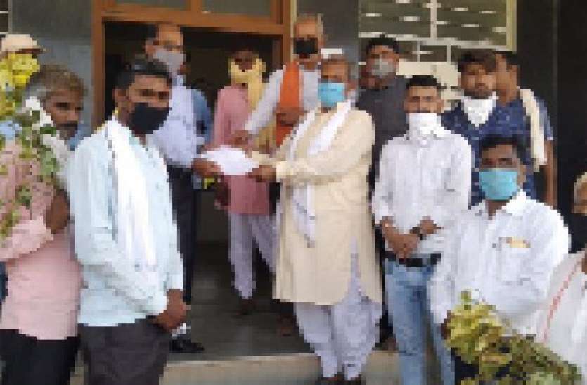 खराबे का सर्वे करा मुआवजे की मांग खराबे का सर्वे करा मुआवजे की मांग