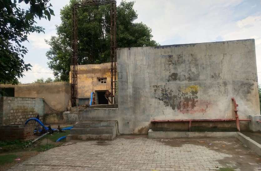 सरहदी जिले में होने की चुका रहे कीमत: नियमों के मकडज़ाल में उलझी सुविधाएं सरहदी जिले में होने की चुका रहे कीमत: नियमों के मकडज़ाल में उलझी सुविधाएं