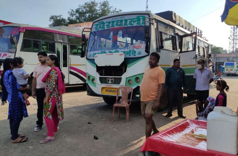 अब सफर होगा आसान, कुछ रूटों में चलने लगी बसें अब सफर होगा आसान, कुछ रूटों में चलने लगी बसें