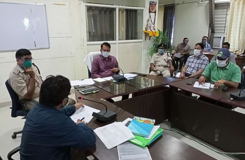 अधिकारी चुनाव के लिए खुद को तैयार रखें : कलेक्टर अधिकारी चुनाव के लिए खुद को तैयार रखें : कलेक्टर