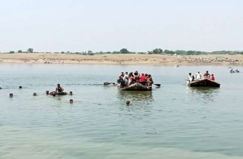 Kota, 11 bodies removed from Chambal चम्बल नाव हादसा: कोटा में मौतों से मचा कोहराम, 10 शव निकाले