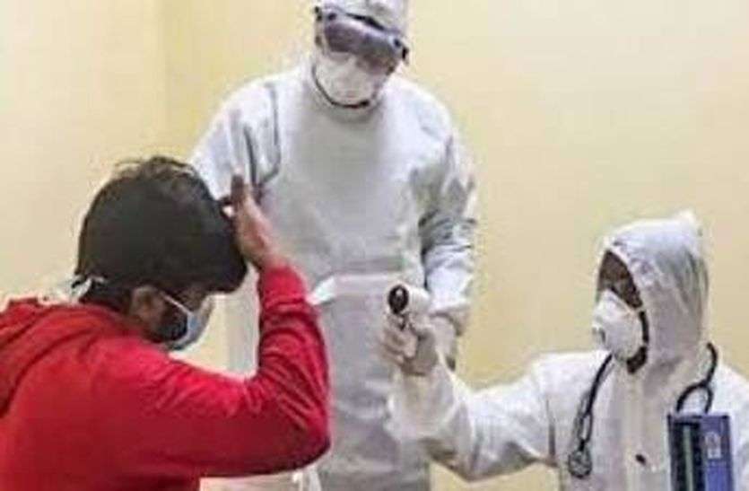 लापरवाही : कोरोना संक्रमित युवक अलग-अलग जगह कराता रहा जांच, छह दिन में तीन बार करा दी जांच लापरवाही : कोरोना संक्रमित युवक अलग-अलग जगह कराता रहा जांच, छह दिन में तीन बार करा दी जांच