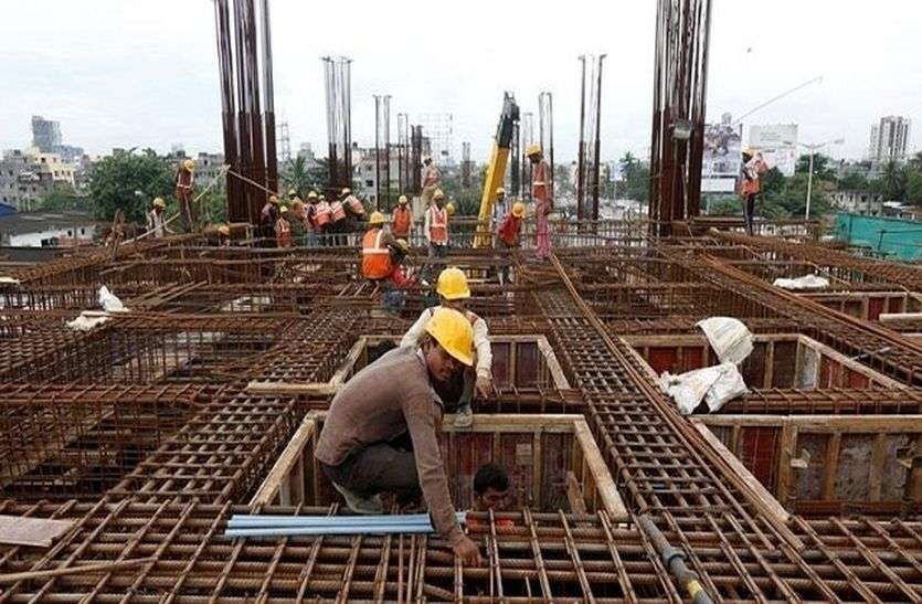 labour's life save Operation: नींव खोदते दबा मजदूर, चार घंटे बाद निकाला सुरक्षित