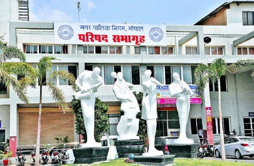 प्लास्टिक प्रतिबंध के छह साल सिर्फ दिखावटी आदेशों में, बाजारों में अब भी धड़ल्ले से बिक्री-उपयोग प्लास्टिक प्रतिबंध के छह साल सिर्फ दिखावटी आदेशों में, बाजारों में अब भी धड़ल्ले से बिक्री-उपयोग