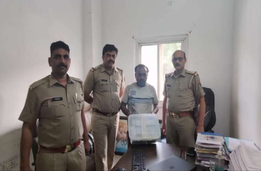 noida.jpg नामी कंपनियों की फ्रेंचाइजी के नाम करोड़ों की ठगी, 500 के नोटों से भरे बैग के साथ एक और गिरफ्तार