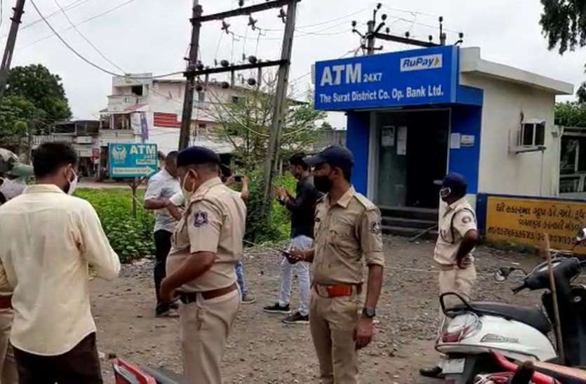 एटीएम मशीन उठाकर ले गए चोर, सात लाख की चोरी एटीएम मशीन उठाकर ले गए चोर, सात लाख की चोरी