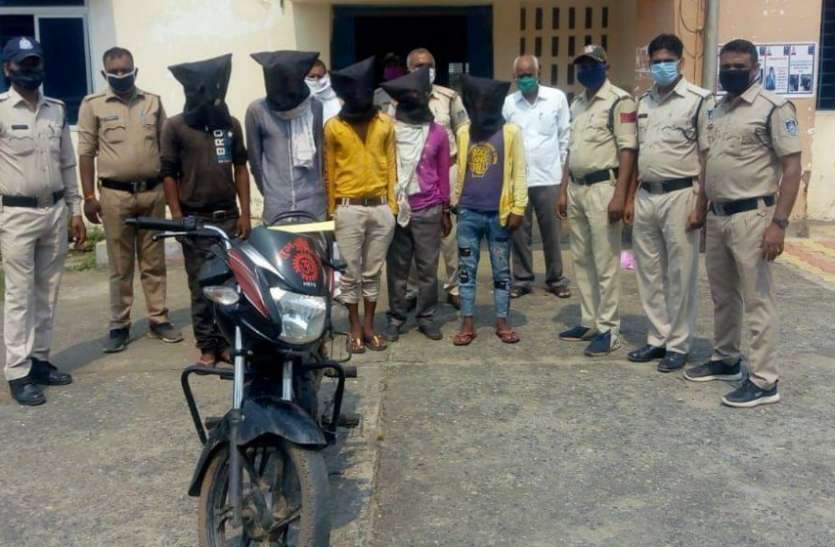 Action taken on the instruction of Singrauli SP बायपास पर हुई लूट के आरोपियों को बरगवां पुलिस ने पकड़ा, जानिए कैसे हुई वारदात