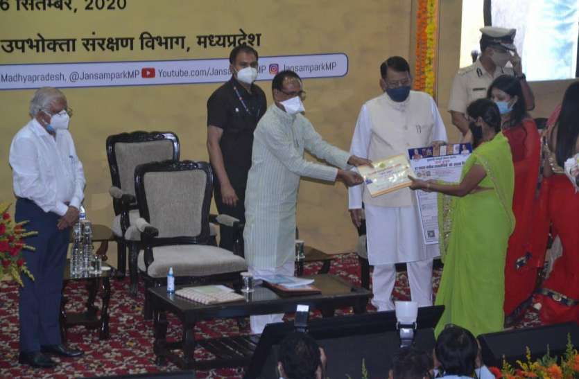 अन्न हर व्यक्ति का अधिकार, सीएम बोले-रोटी, कपड़ा, मकान के लिए प्रतिबद्ध है सरकार अन्न हर व्यक्ति का अधिकार, सीएम बोले-रोटी, कपड़ा, मकान के लिए प्रतिबद्ध है सरकार