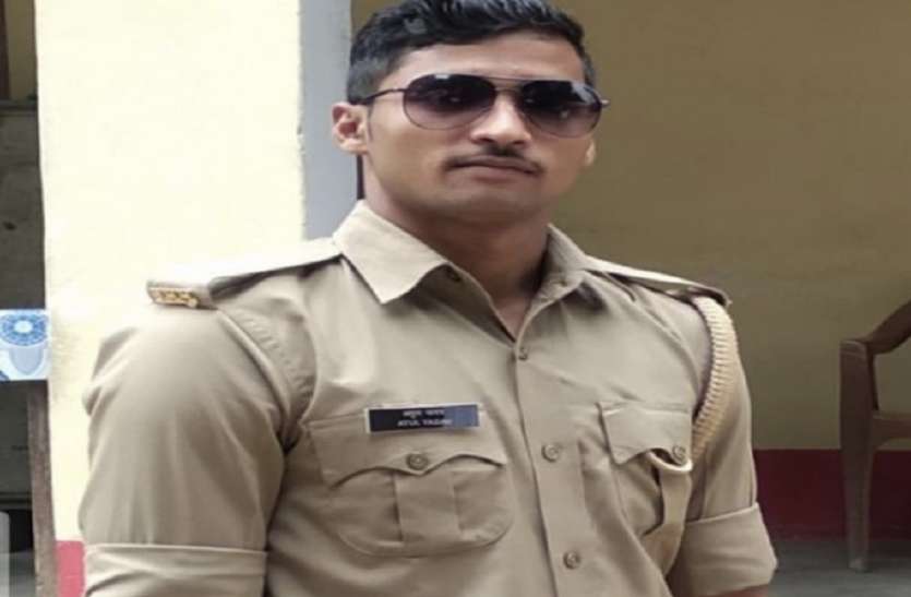 रायबरेली में बाइक सवार सिपाहियों की ट्रैक्टर से भिड़ंत,एक की मौत एक गंभीर रूप से घायल रायबरेली में बाइक सवार सिपाहियों की ट्रैक्टर से भिड़ंत,एक की मौत एक गंभीर रूप से घायल