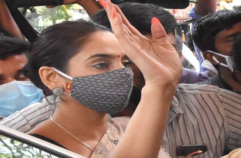 ragini.jpg रागिनी का परिवार बना सामाजिक प्रताडऩा का केंद्र