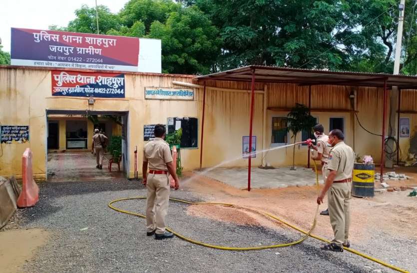 जयपुर ग्रामीण क्षेत्र में फिर हुआ कोरोना विस्फोट, एक ही दिन में 46 जने कोरोना पॉजिटिव आए जयपुर ग्रामीण क्षेत्र में फिर हुआ कोरोना विस्फोट, एक ही दिन में 46 जने कोरोना पॉजिटिव आए