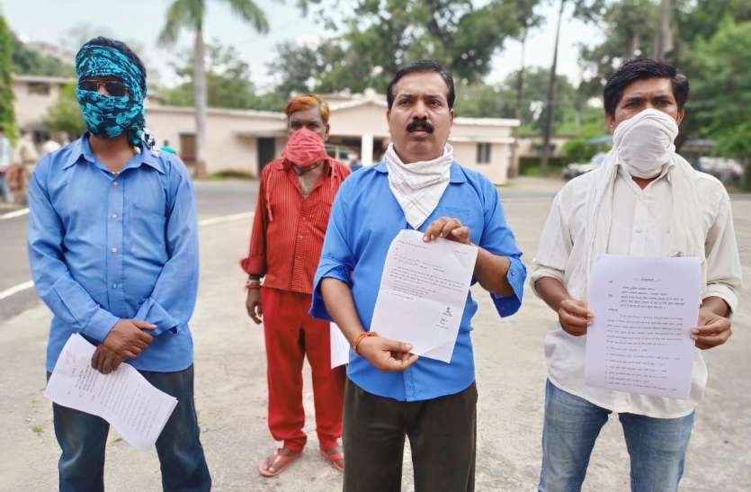 victims complained in public hearing.jpg पेट्रोल पम्प खोलन और नौकरी लगवाने का झांसा देकर 11.31 लाख की ठगी