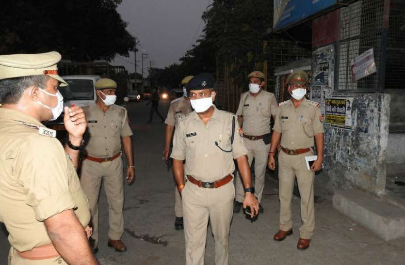 ssp_saharanpur.jpg एक्शन में एसएसपी, एक साथ तीन थानाध्यक्षों काे किया लाइन हाजिर, जानिए वजह