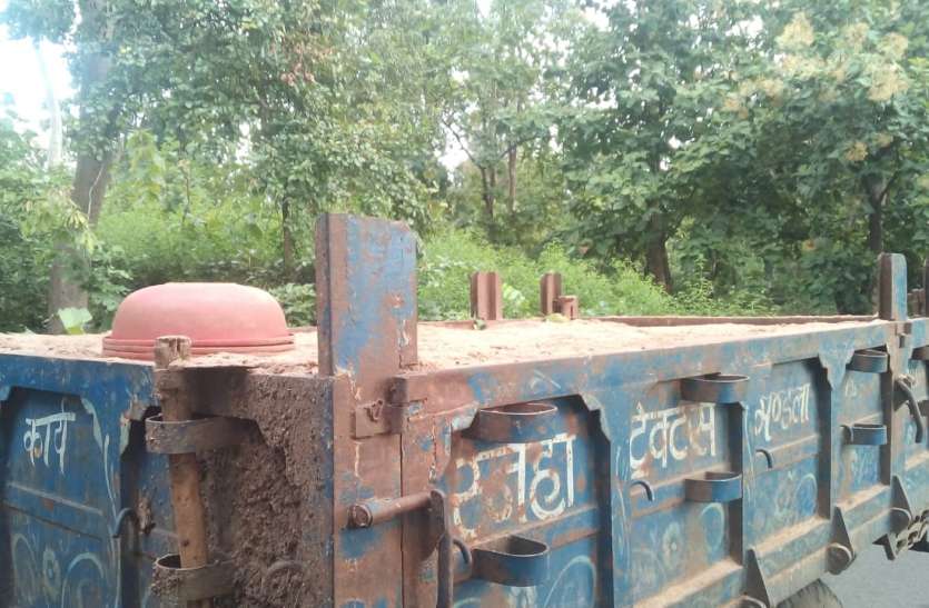 पानी कम होते ही सक्रिय हुए रेत चोर पानी कम होते ही सक्रिय हुए रेत चोर