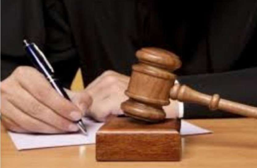 किसानों ने अब हाईकोर्ट में लगाई गुहार, चालीस सालों से नहीं मिला जमीन का मुआवजा किसानों ने अब हाईकोर्ट में लगाई गुहार, चालीस सालों से नहीं मिला जमीन का मुआवजा