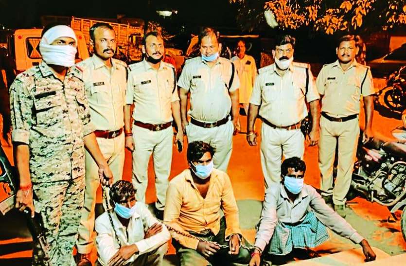 खेत में गढ़ा धन खोदने गए, हिस्सा हड़पने के लिए तीन साथियों को दे दिया जहर खेत में गढ़ा धन खोदने गए, हिस्सा हड़पने के लिए तीन साथियों को दे दिया जहर