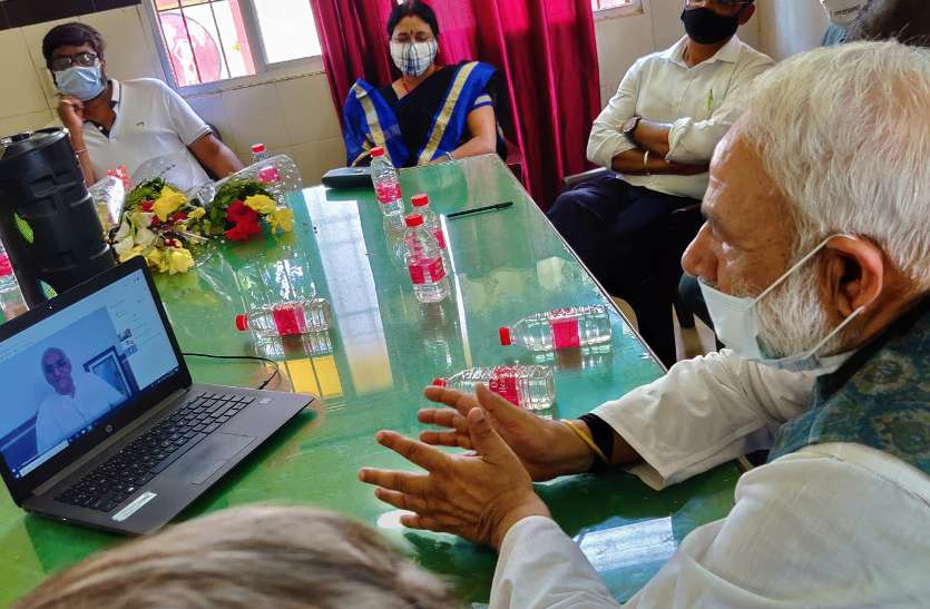 कीमोथेरेपी से अब अंबिकापुर में भी होगा कैंसर जैसी घातक बीमारी का इलाज, स्वास्थ्य मंत्री ने किया ऑनलाइन शुभारंभ कीमोथेरेपी से अब अंबिकापुर में भी होगा कैंसर जैसी घातक बीमारी का इलाज, स्वास्थ्य मंत्री ने किया ऑनलाइन शुभारंभ