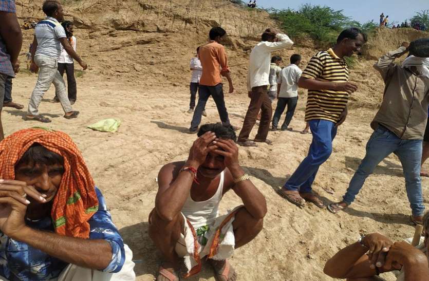 चम्बल नाव दुखान्तिका : मेरी ज्योति कहां गई, सुबकता रहा पिता चम्बल नाव दुखान्तिका : मेरी ज्योति कहां गई, सुबकता रहा पिता