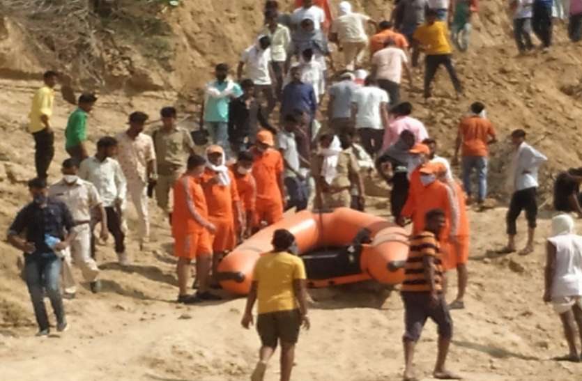 Kota Boat Accident Update ..मृतकों की संख्या 13 हुई, नदी से दो बालिकाओं के शव निकाले Kota Boat Accident Update ..मृतकों की संख्या 13 हुई, नदी से दो बालिकाओं के शव निकाले