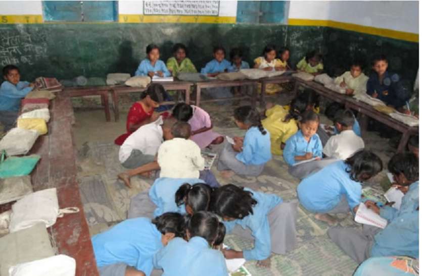 School गजब, MP में 16 हजार से ज्यादा सरकारी शिक्षकों का कोई अता-पता नहीं