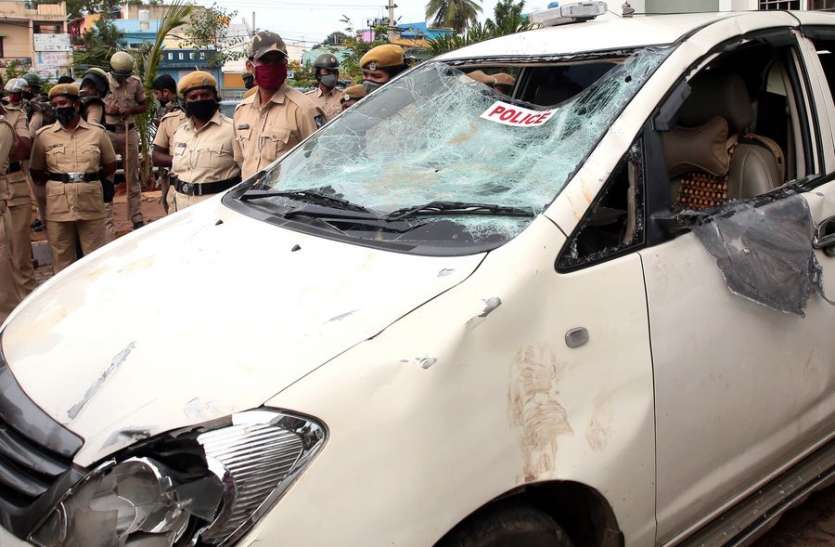 violence_35.jpg बेंगलूरु हिंसा मामले में पूर्व महापौर को नोटिस