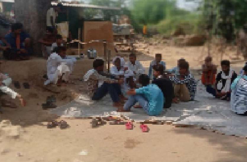 मौसी के घर से आ रही वापस, बीच में ही हुई हादसे का शिकार मौसी के घर से आ रही वापस, बीच में ही हुई हादसे का शिकार