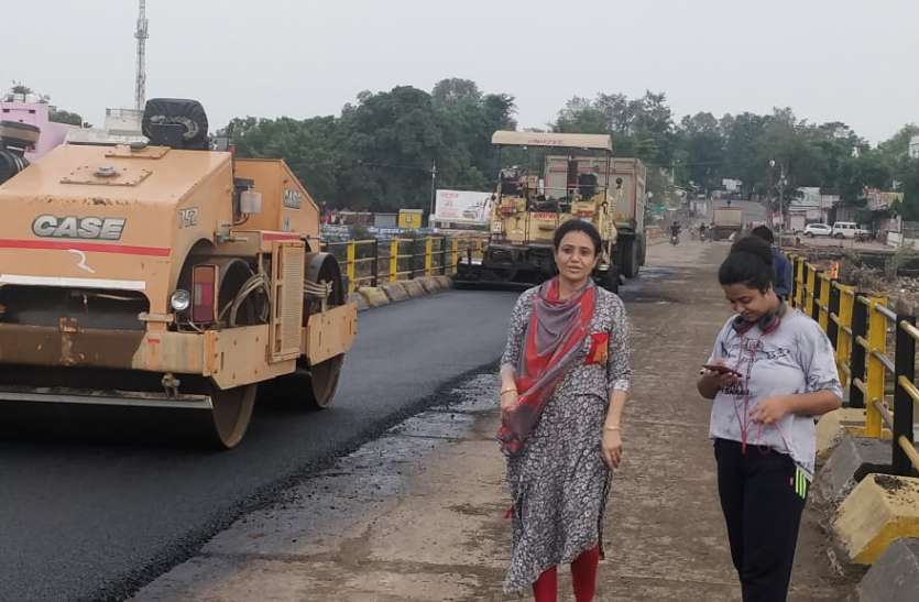 MPRDC started asphalt work on damaged Mortakka Bridge अच्छी खबरः क्षतिग्रस्त हुए मोरटक्का पुल पर डामरीकरण का कार्य शुरू, तीन दिनों में होगा पूरा
