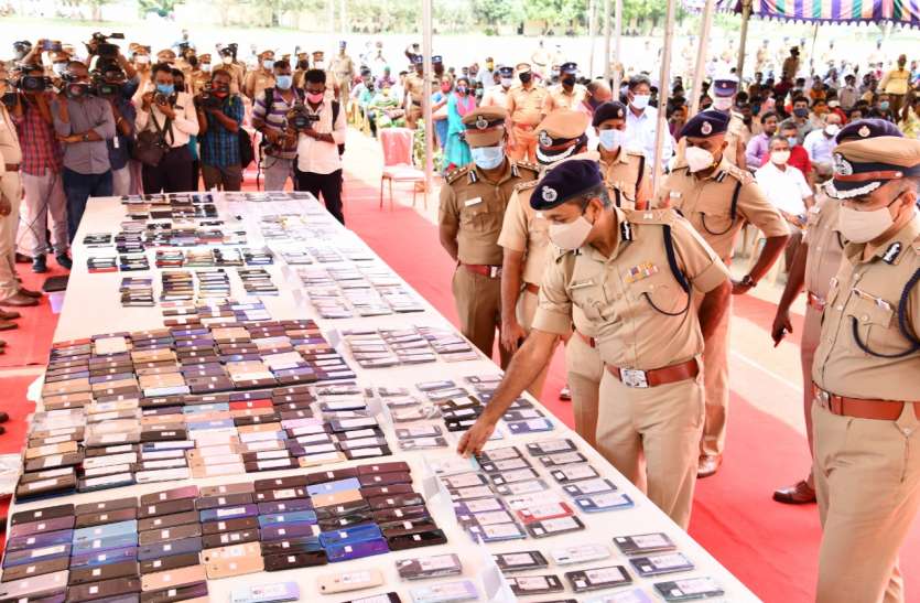 Chennai Crime News चेन्नई साइबर क्राइम सेल ने 1.20 करोड के चोरी व खोए हुए मोबाइल लौटाए