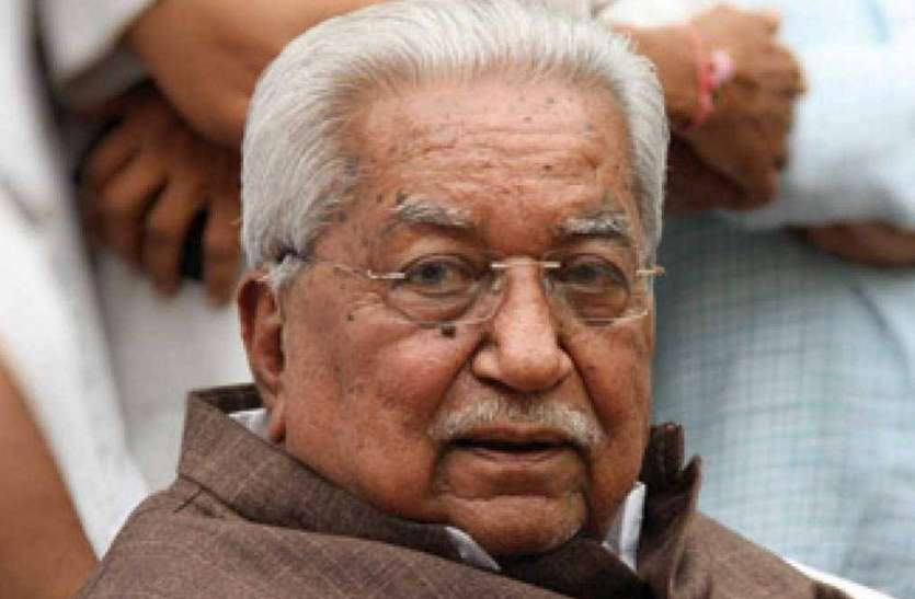 Gujarat: गुजरात के ये पूर्व सीएम कोरोना पॉजिटिव, 92 वर्षीय नेता फिलहाल होम आइसोलेशन में Gujarat: गुजरात के ये पूर्व सीएम कोरोना पॉजिटिव, 92 वर्षीय नेता फिलहाल होम आइसोलेशन में