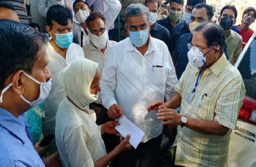 Two ministers arrived after 13 deaths चम्बल नदी दुखान्तिका : मंत्रियों के सामने फफक पड़े पीड़ित परिवार
