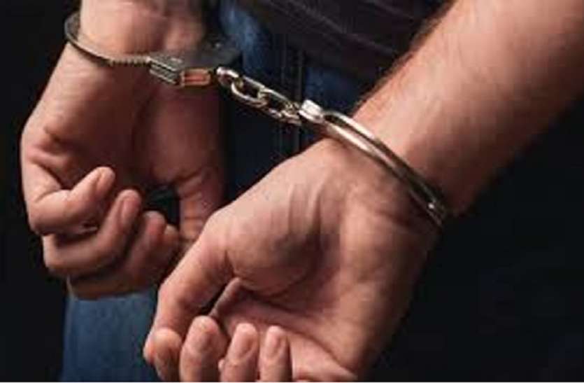 दुष्कर्म का आरोपी गिरफ्तार (प्रतीकात्मक फोटो) वाराणसी का युवक सतना में दुष्कर्म के आरोप में गिरफ्तार