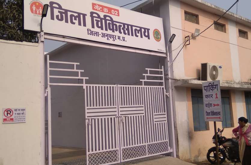 Patients in doubt: no blood in the blood bank of the hospital, only 2 संशय में मरीजों की जान: अस्पताल के ब्लड बैंक में नहीं खून, 300 यूनिट की जगह मात्र 2 यूनिट रक्त