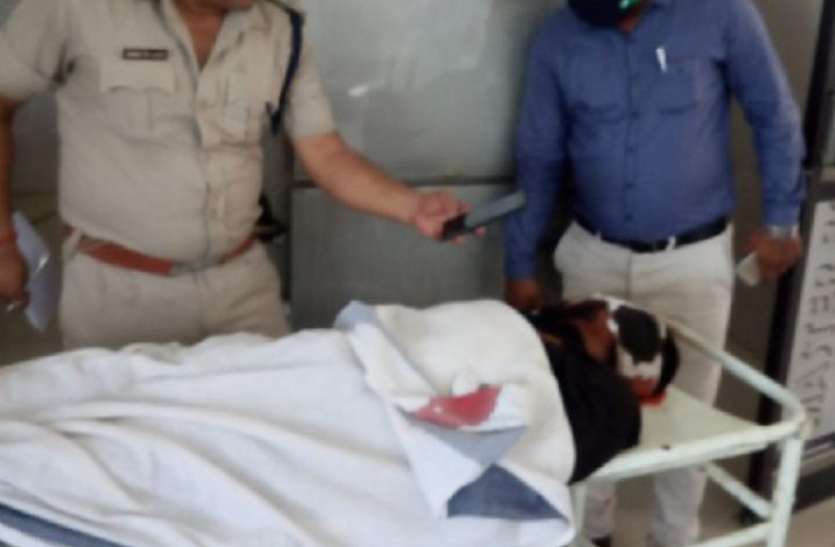 70 फीट ऊंचे बिजली के टावर से गिरा युवक, मौत 70 फीट ऊंचे बिजली के टावर से गिरा युवक, मौत