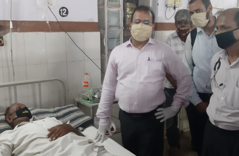 देखी चिकित्सा एवं सफाई व्यवस्था, मरीजों से लिया फीडबेक देखी चिकित्सा एवं सफाई व्यवस्था, मरीजों से लिया फीडबेक