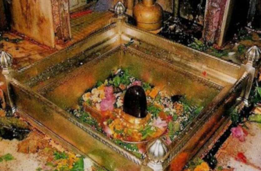 बुरे दौर से गुजर रहे सभी मंदिर, चढ़ावा बंद, व्यवस्था के लिए मंदिर प्रबंधन तोड़ रहे एफडी बुरे दौर से गुजर रहे सभी मंदिर, चढ़ावा बंद, व्यवस्था के लिए मंदिर प्रबंधन तोड़ रहे एफडी